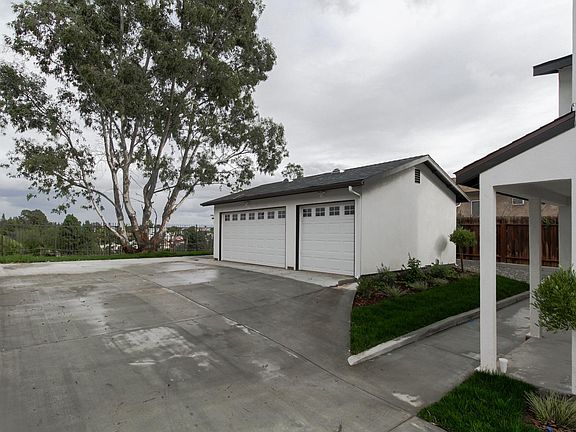 5th image of 142 N Bonnie Beach Pl