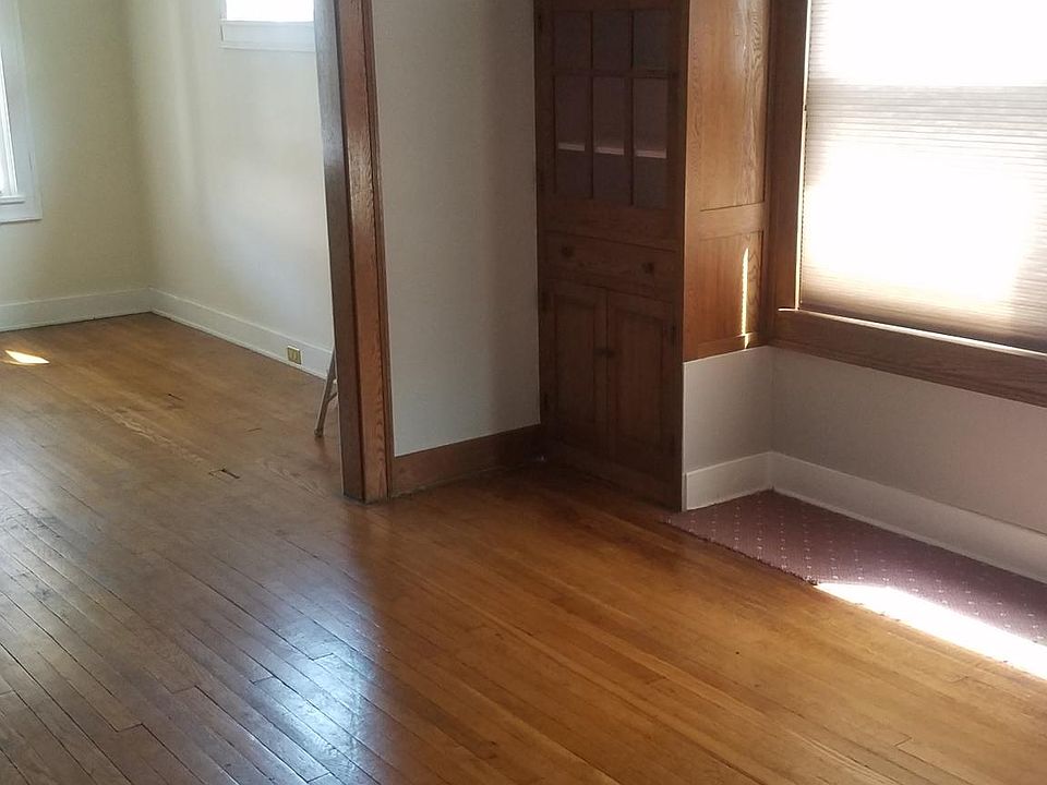 1st image of 17441 Woodford Ave