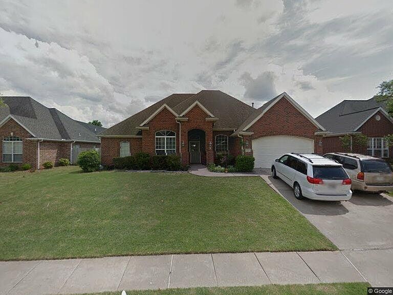 Walking distance to Bellview Elementary!