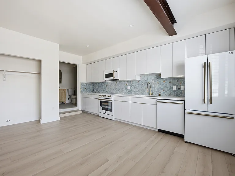 4021 Lamont St #13 — Photo 5