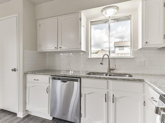 3rd image of 4138 Swinden Dr