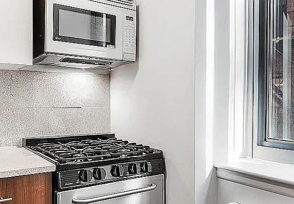 3rd image of 225 W 22nd St #7Y