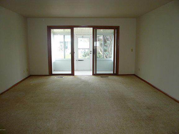 3rd image of 5950 Leisure South Dr SE