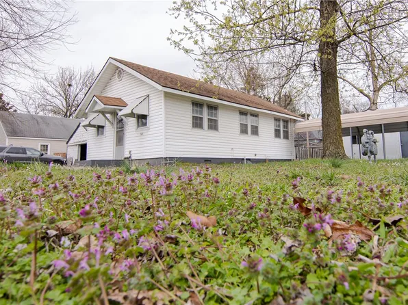 104 W 3rd St, Gentry, AR 72734