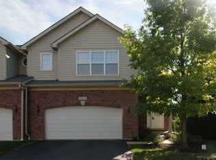 345 W Pointe Dr, Vernon Hills, IL 60061