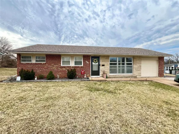 607 Edgewood Ln, Festus, MO 63028