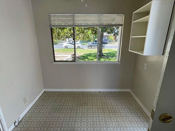 Kitchen nook- floors were updated
