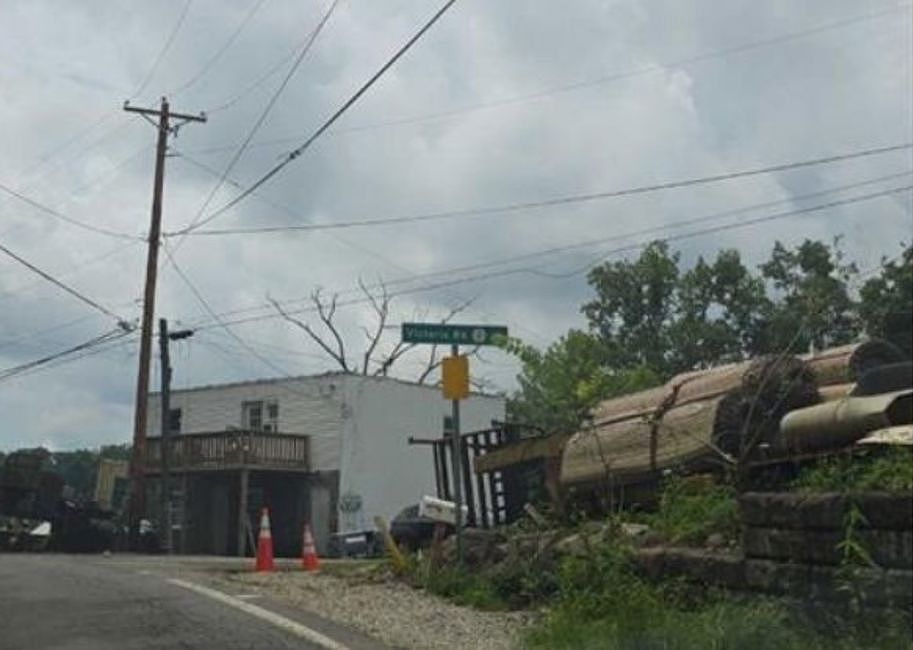 2nd image of 4664 Victoria Rd