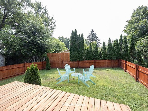 5th image of 74 Cove Ct