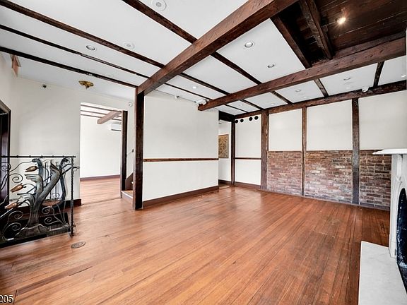 5th image of 1449 Irving St #0