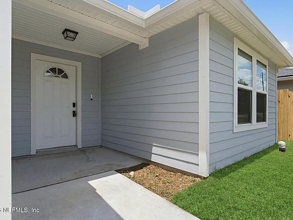 3rd image of 6219 MONCRIEF Road W
