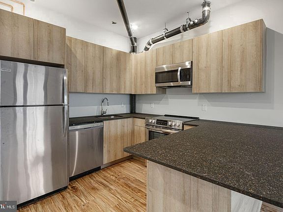 3rd image of 1231 Wood St #30S