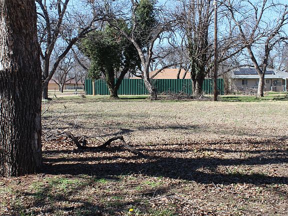 5th image of 220 Rusk St