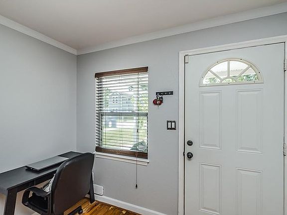 5th image of 3229 Queen St N