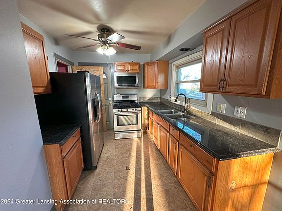 4th image of 2104 Beal Ave