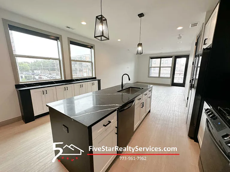 4050 S Indiana Ave #3F — Photo 4