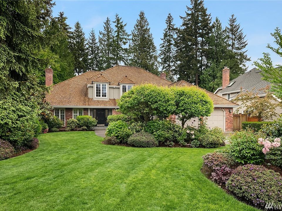 This home has Fabulous Street appeal on a quiet cul-de-sac in Hampton Woods.  The backyard is "Park-like Pretty".  There are so many special details throughout the home ~ Imagine ... this just may be your NEW HOME!