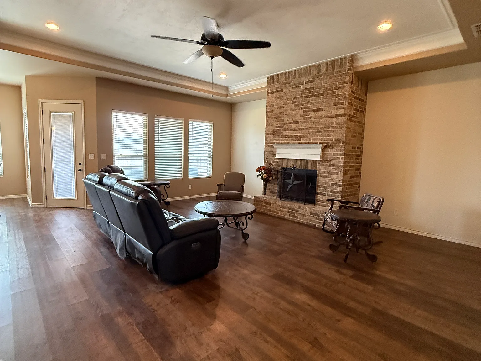 3 bed, 2308 sqft, $3,500 — Photo 3