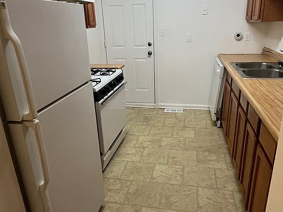5th image of 919 N Arlington Ave