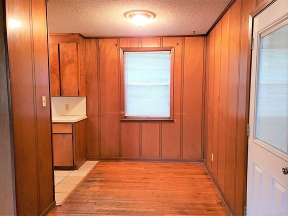3rd image of 115 W Hope Dr APT C