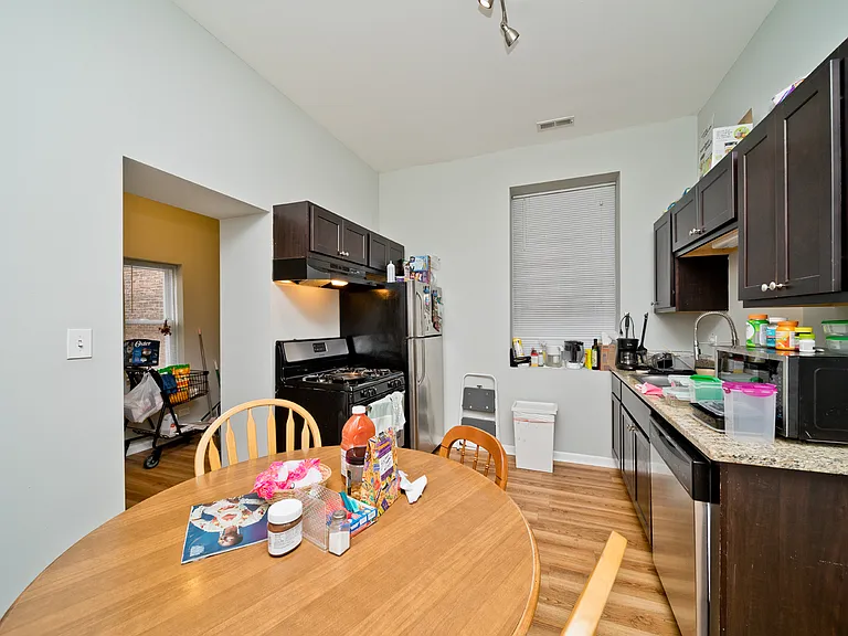 1431 W Flournoy St #2F — Photo 5