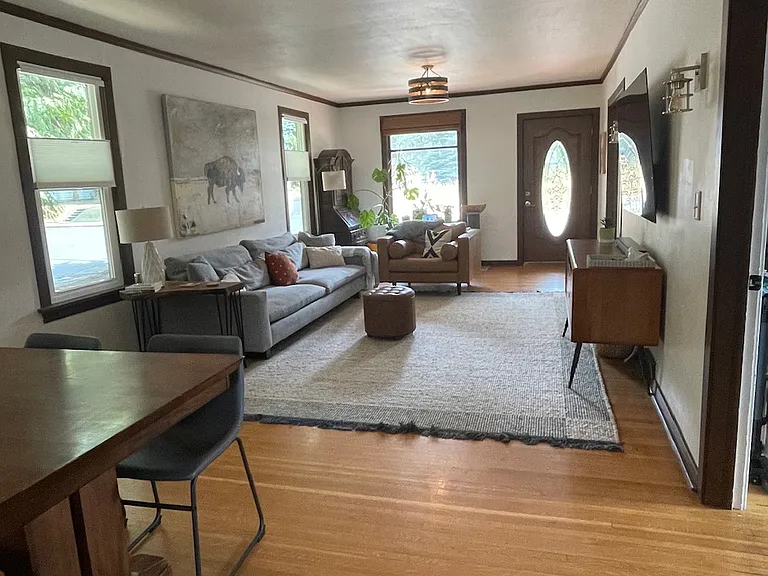 1427 E 16th Ave — Photo 3