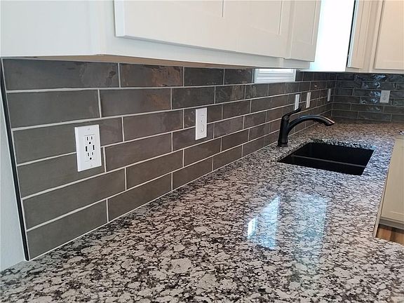 5th image of 1105 Caitlin Dr SE