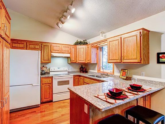 4th image of 3129 94th Ln NE