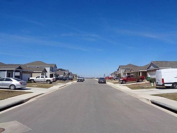 Exterior Neighborhood (street photo)