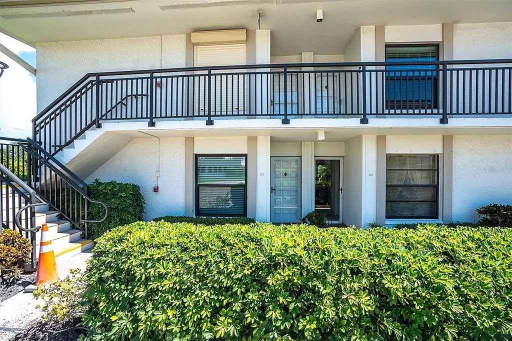 6210 Sun Blvd — Photo 2