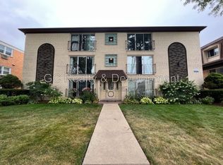 1247 E Washington St APT 202, Des Plaines, IL 60016