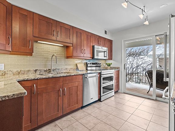 5th image of 9 Harborside Dr