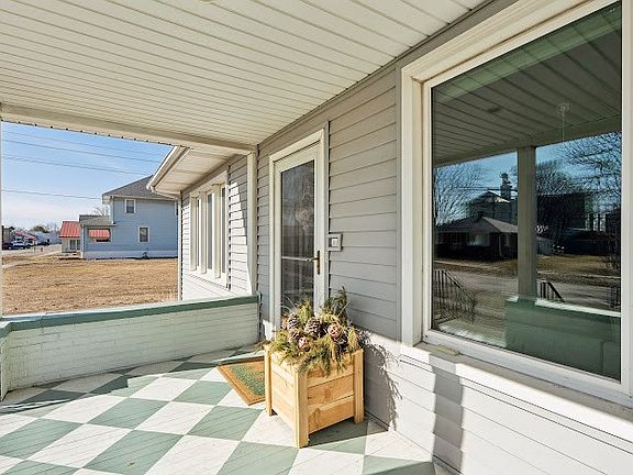 5th image of 707 4th St