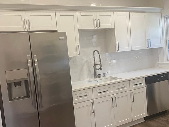 4th image of 47 Lawrence Ave #2