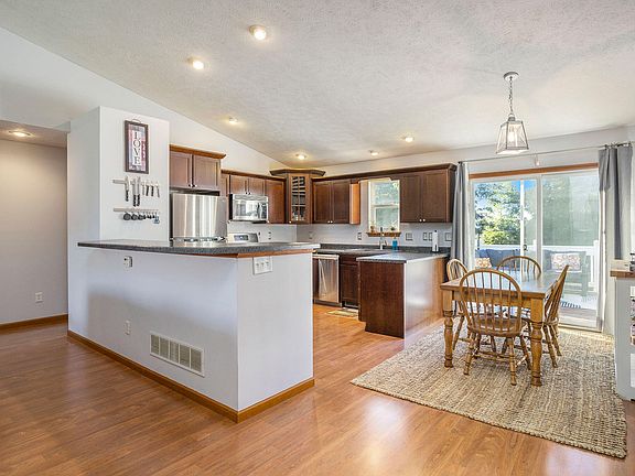 4th image of 11522 Ambling Ave