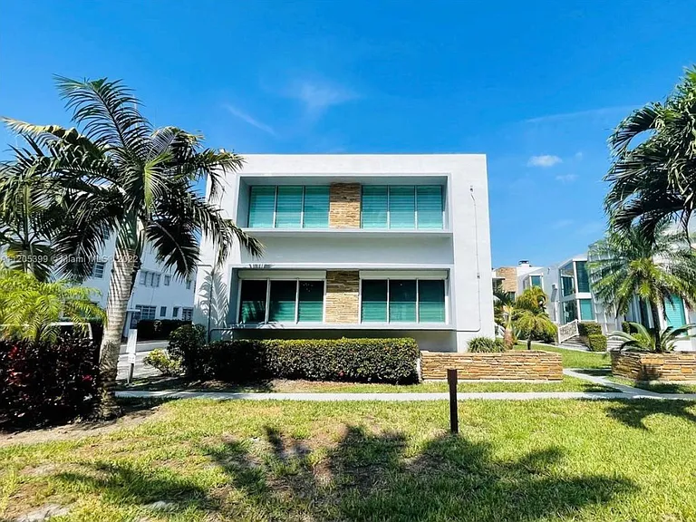10178 Collins Ave #202 — Photo 3