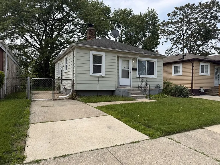 1821 Hanover St — Photo 1