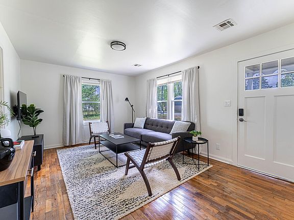 4th image of 308 NW 7th St