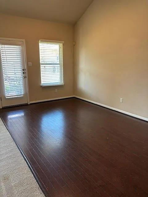 4 bed, 2.5 bath, 2654 sqft, $2,500 — Photo 4