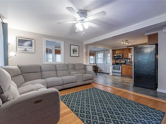 4th image of 47 Faith St