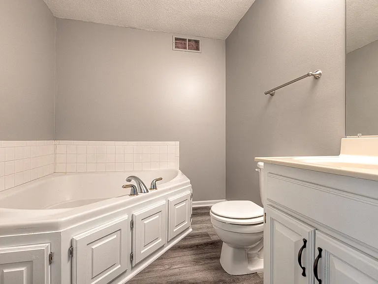 11246 N Madison Ave — Photo 23