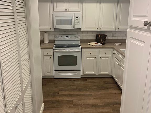 5th image of 3630 Summershore Ln