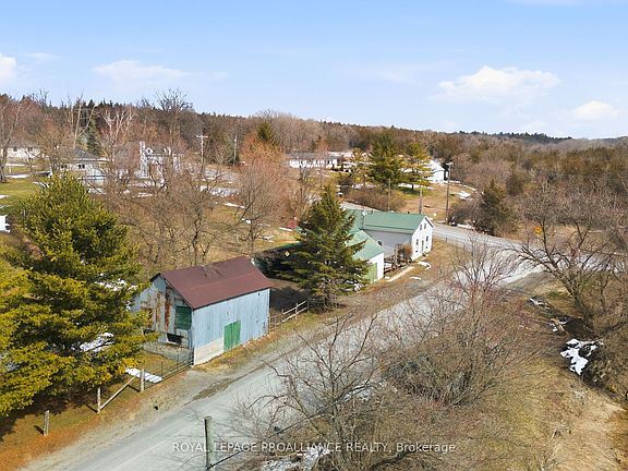 4th image of 2227 Deseronto Rd