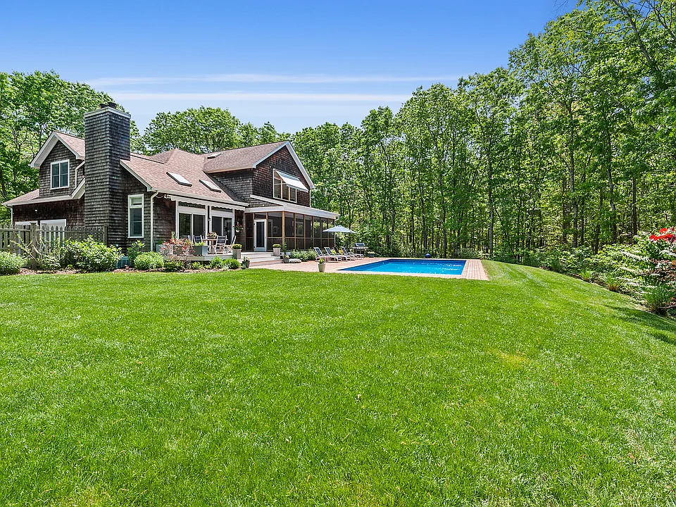 21 Cove Neck Ln