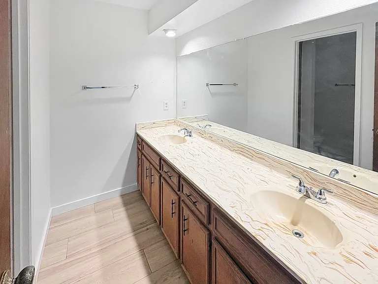 620 E Aspen St — Photo 7