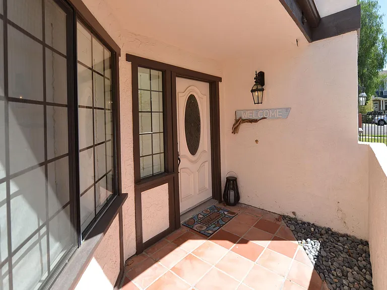 554 E Ave — Photo 12