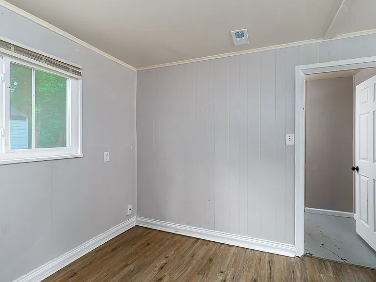 10348 Earl Dr — Photo 11