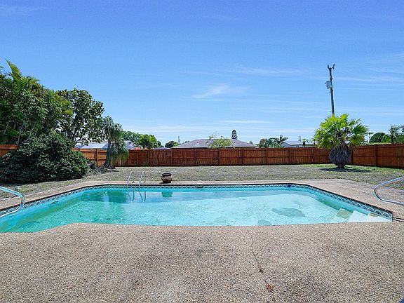 4th image of 1106 SE 17th St