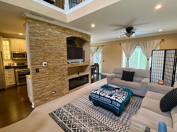 4th image of 335 Abington Woods Dr