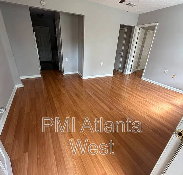 265 Lawton St SW — Photo 4